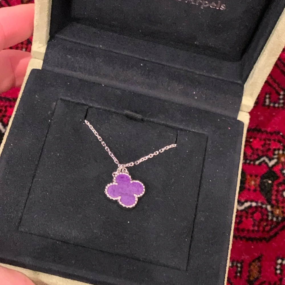 Van Cleef and Arpels Sugilite PURPLE Vintage Alhambra pendant 18k WG - Picture 4 of 12